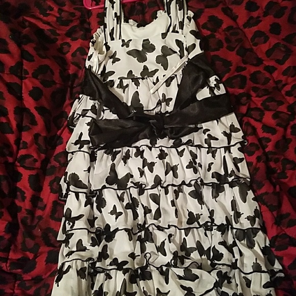 A dress - Picture 2 of 2